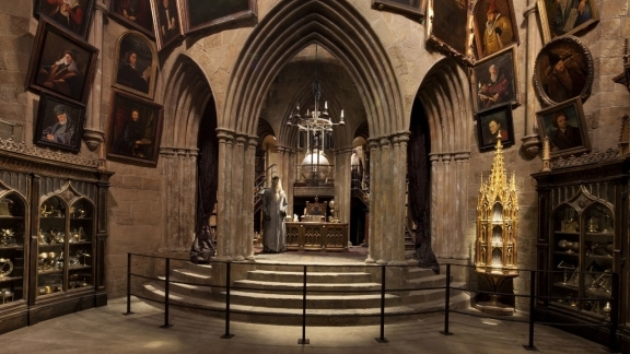 Warner Bros. Studio Tour London – The Making of Harry Potter with Transportation