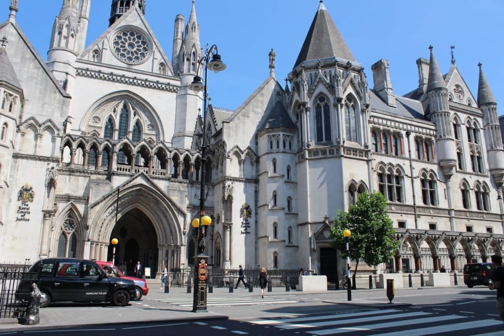 Bridget Jones London Tour / Royal Courts of Justice