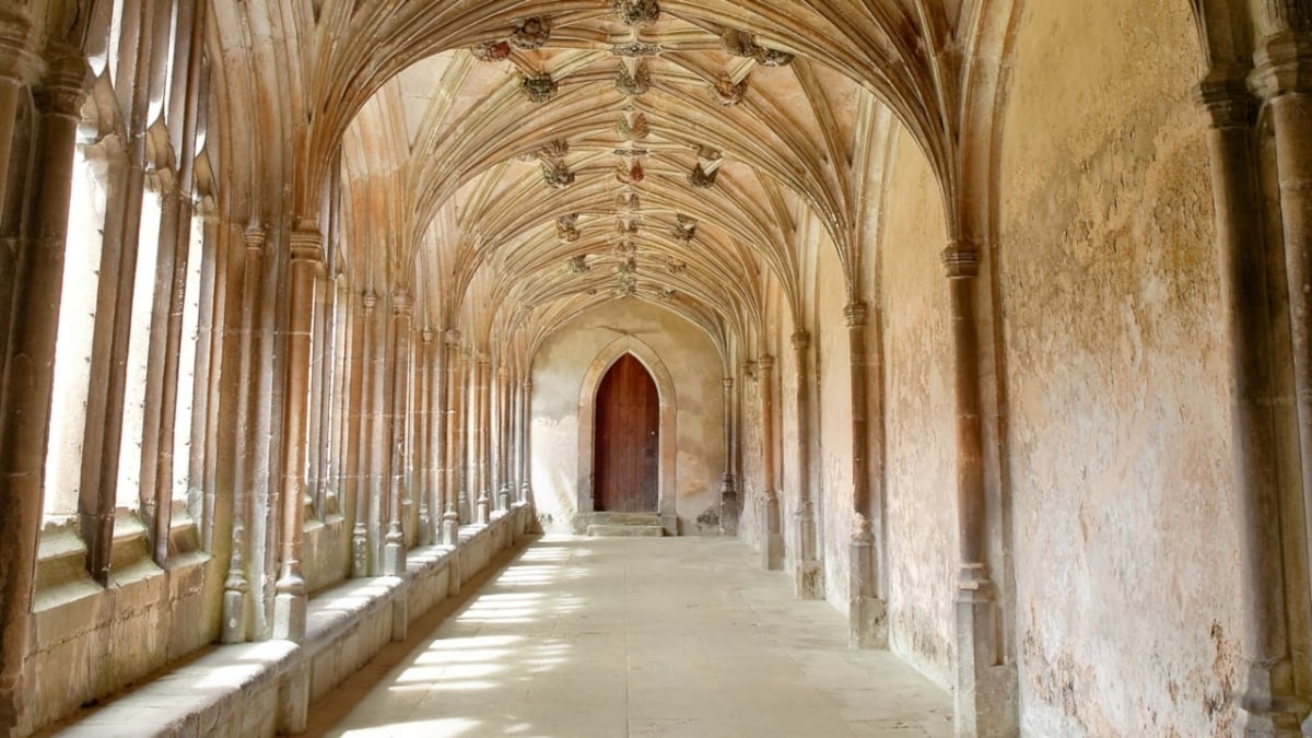 Lacock Abbey / Hogwarts Interior | Brit Movie