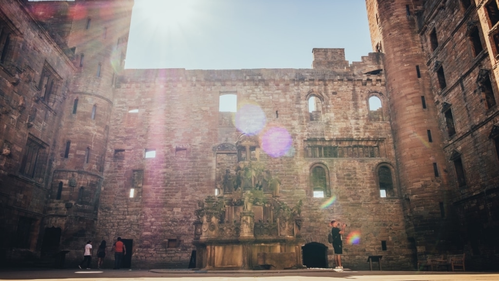Linlithgow Palace / Wentworth Prison