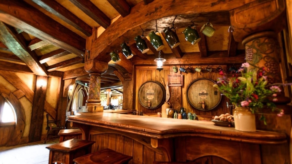 Hobbition Movie Set Tour: Green Dragon Inn