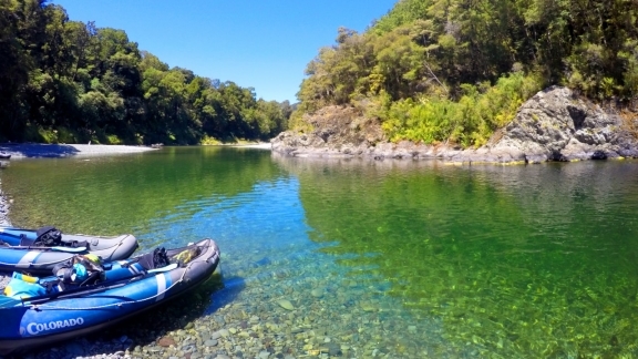 Hobbit Kayak Tour on the Pelorus River