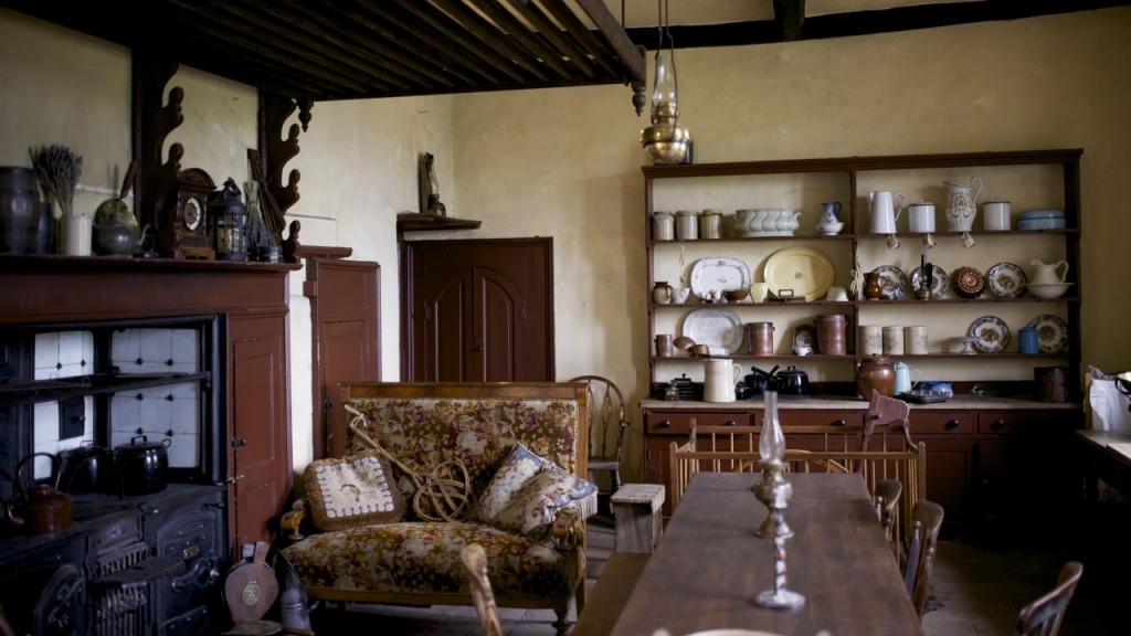 Downton Abbey Filming Locations: Cogges Farm