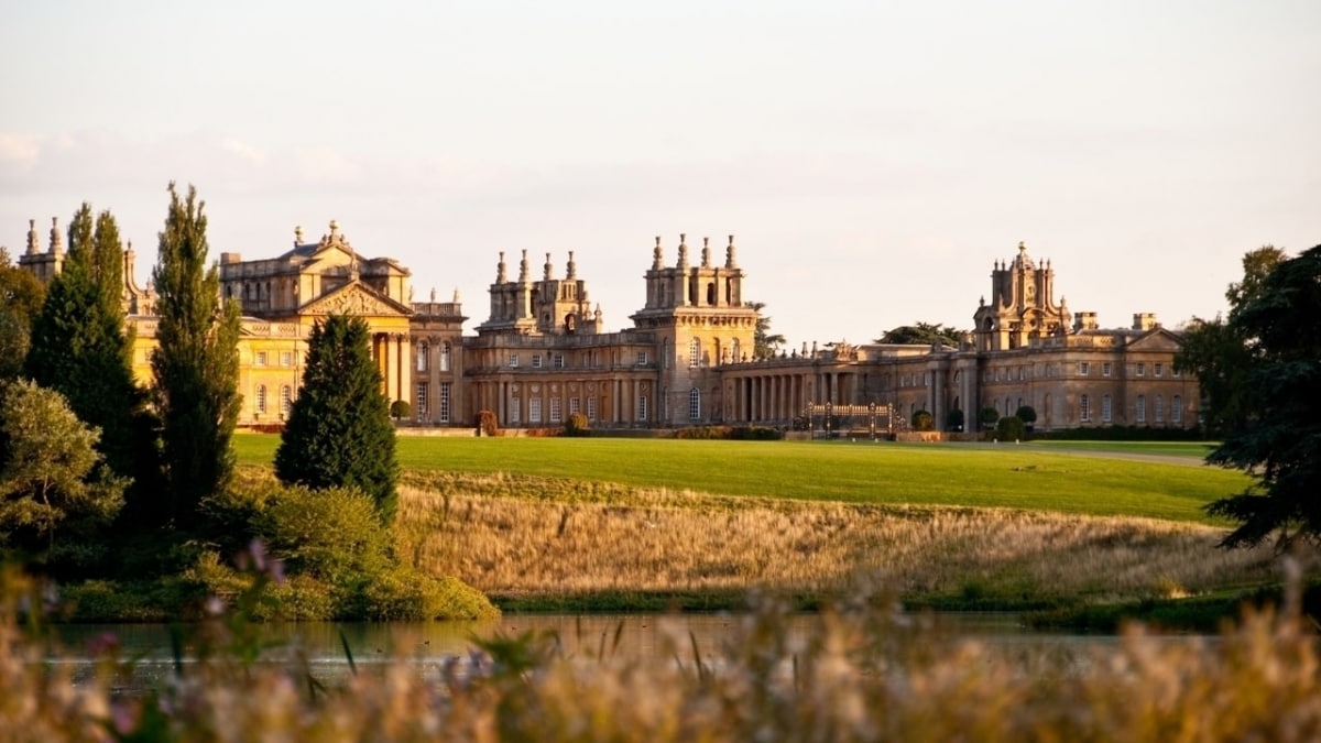 Downton Abbey Walking Tour of London
