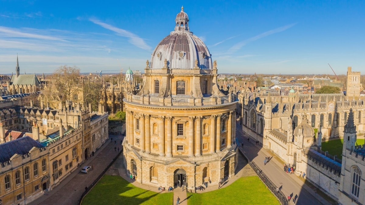 Warner Bros. Studio Tour London & Oxford – Small Group Tour