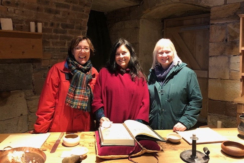 Diana Gabaldon with Emma and Anne
