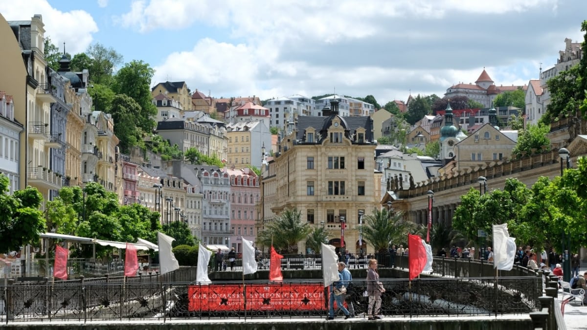 Private Tour to James Bond Filming Locations from Prague (unofficial)