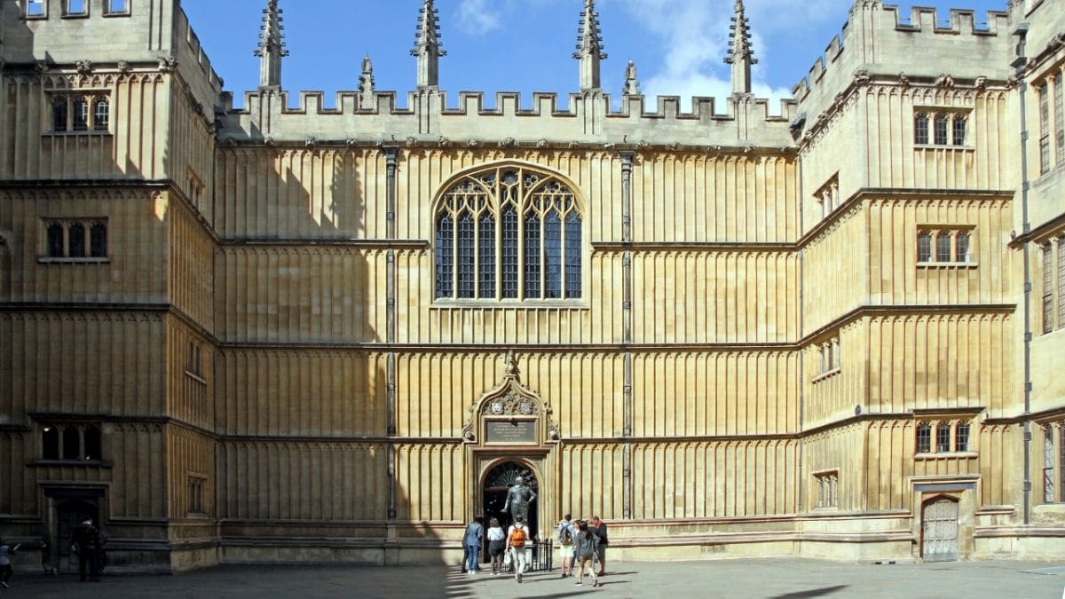 A Discovery of Witches Private Tour of Oxford