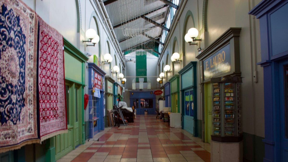 Derry Girls Taxi Tour of Belfast