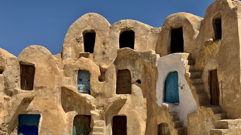 Ksar Ommarsia / Mos Espa slave quarters street - Anakin's hovel (exterior)